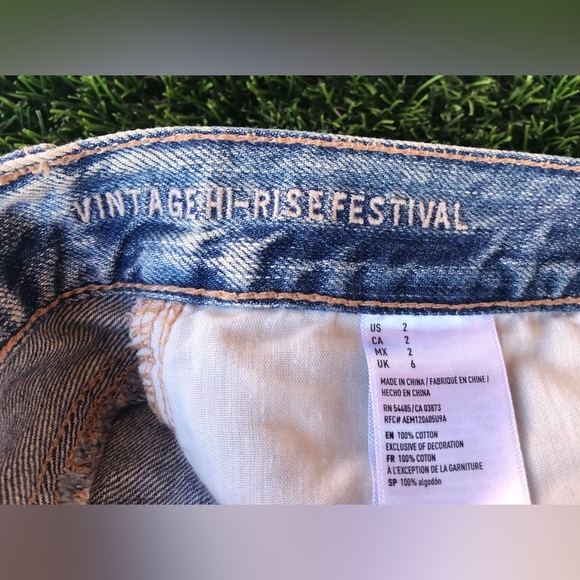 High Waisted Denim Shorts: Levi’s Mom Short (27) x AE Jean Cut-Off Shorts (2) - Picture 9 of 9